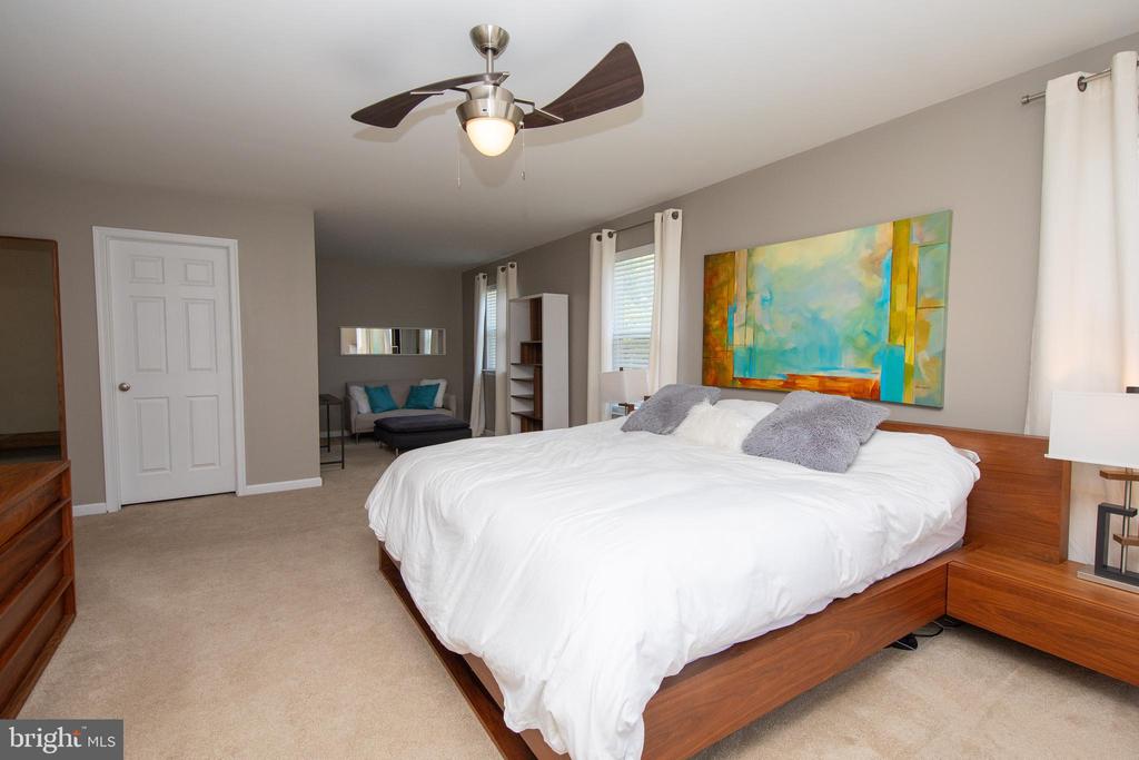 33 Penn Manor Ct