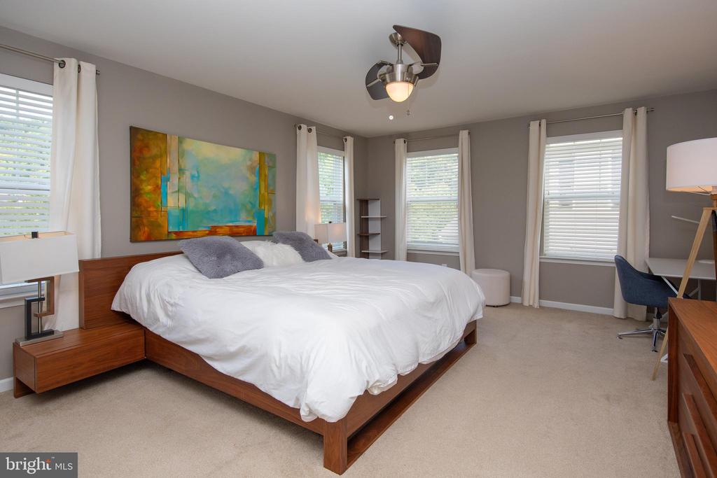 33 Penn Manor Ct