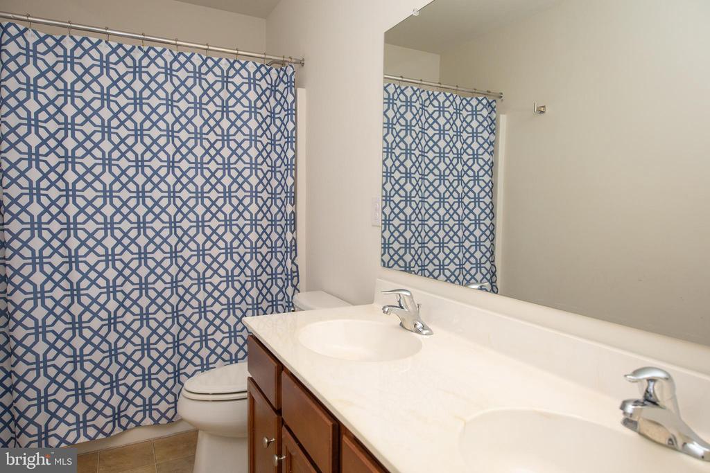 33 Penn Manor Ct