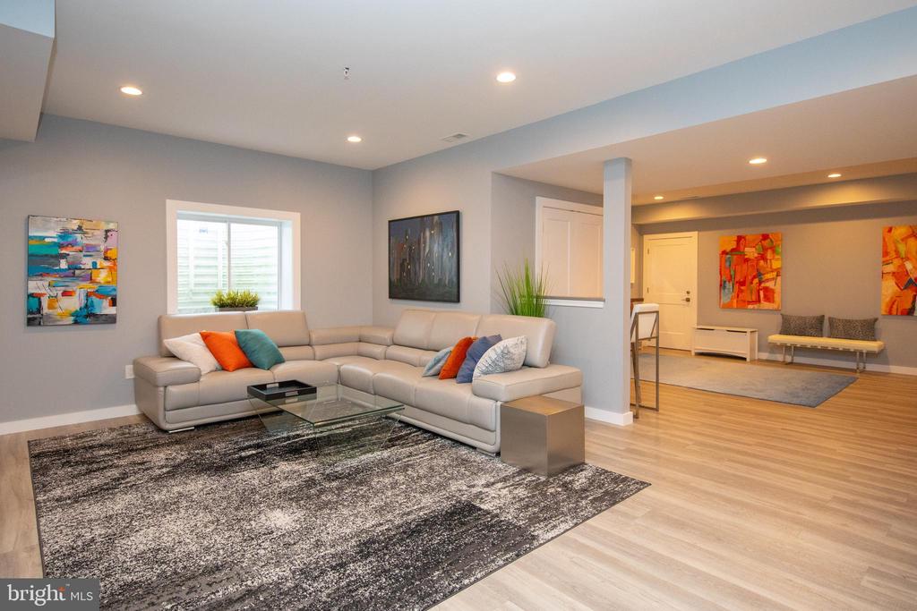 33 Penn Manor Ct