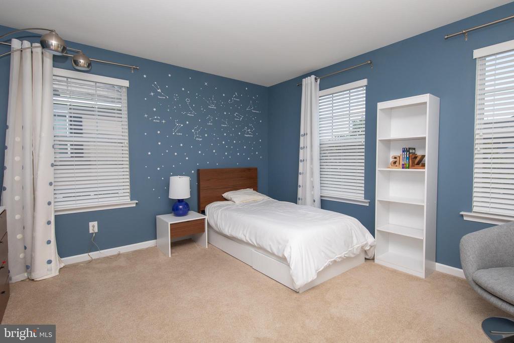 33 Penn Manor Ct