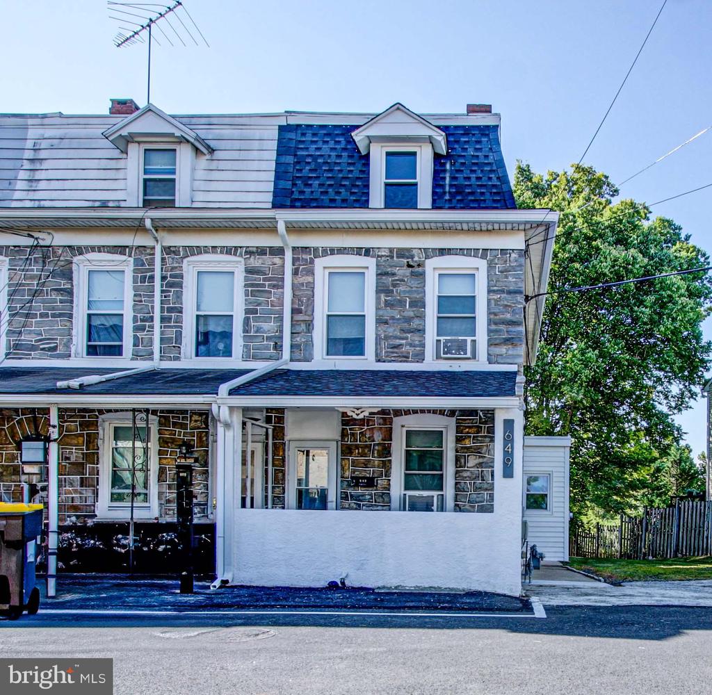 649 Summit St