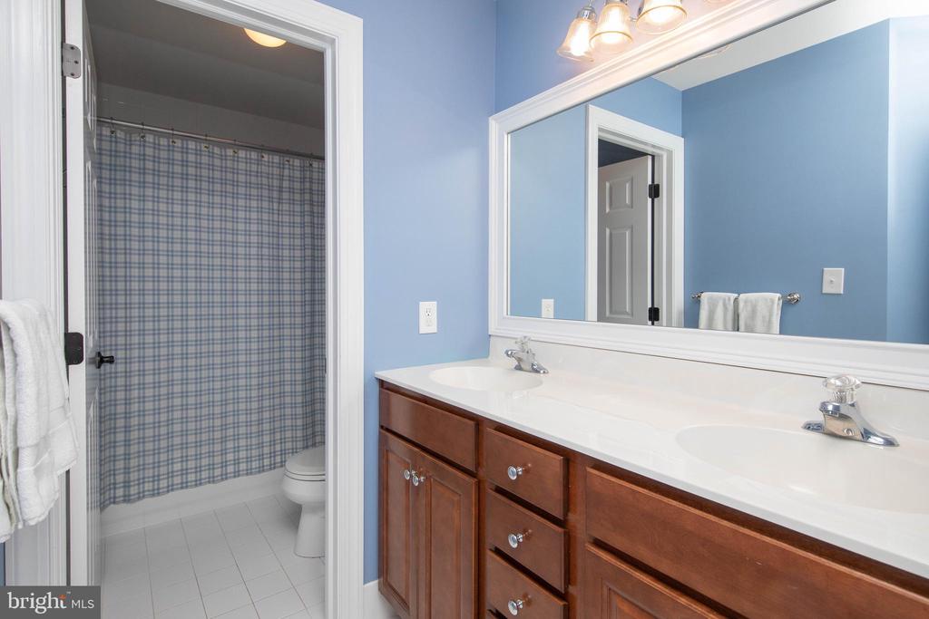 104 Carriage Ct