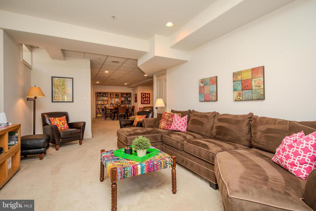 1733 School House Ln