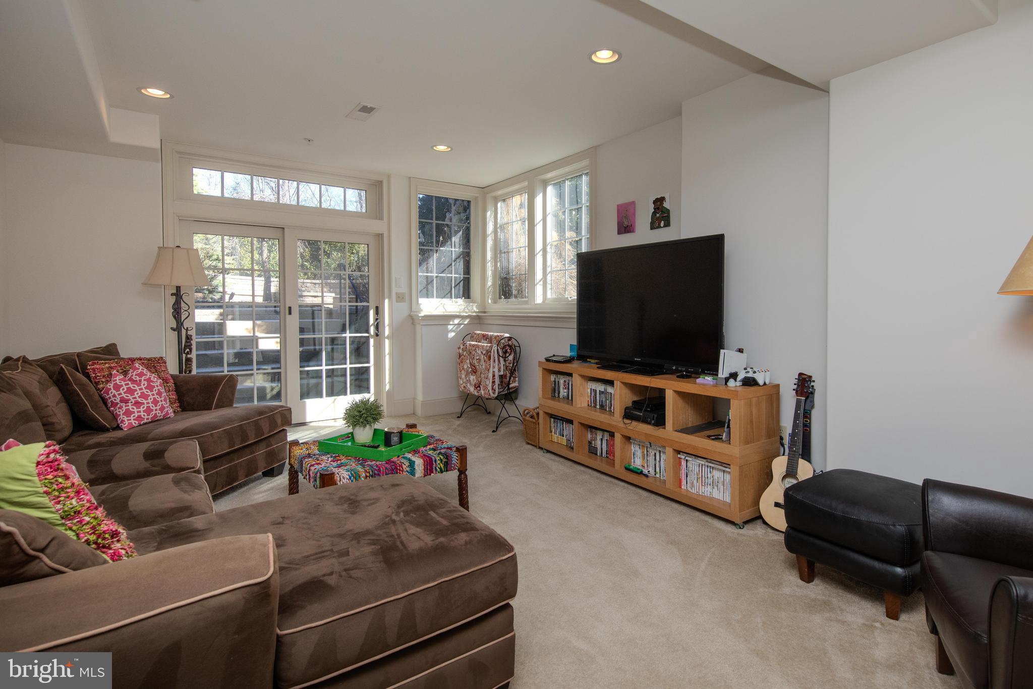 1733 School House Ln
