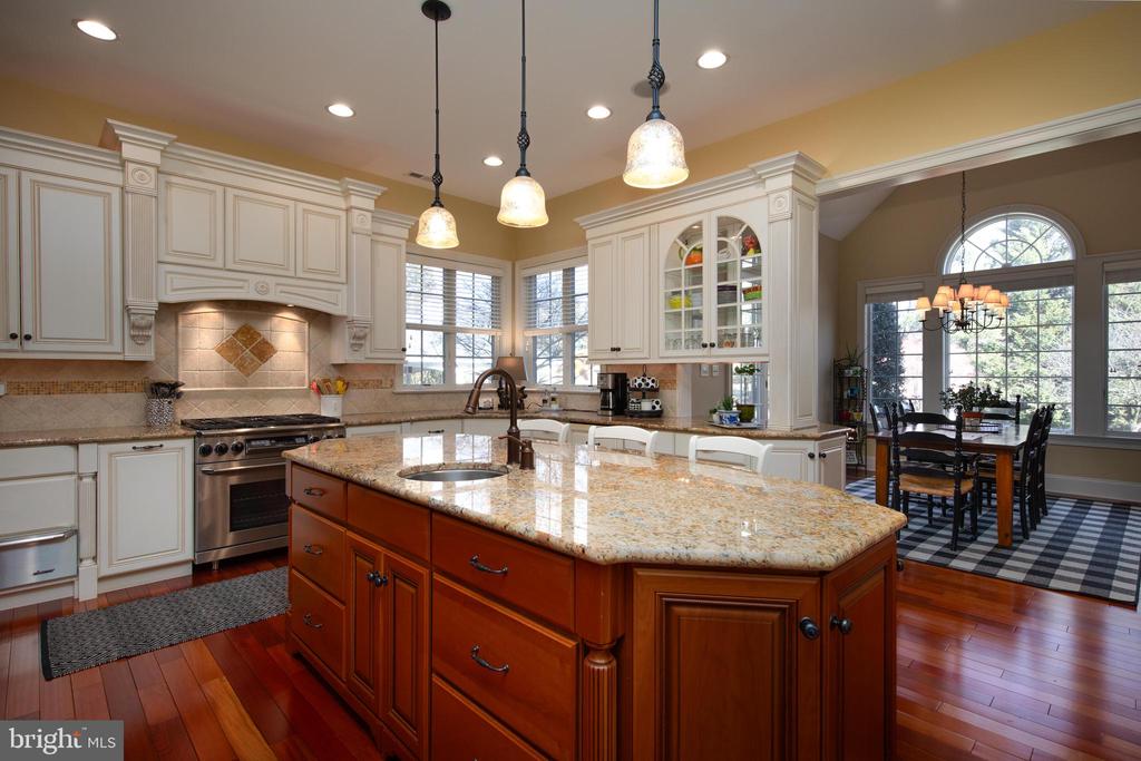 1733 School House Ln
