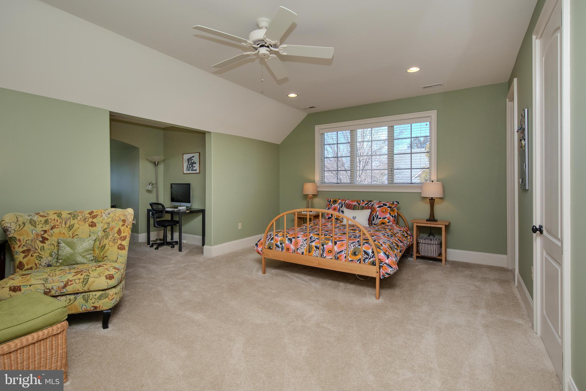1733 School House Ln
