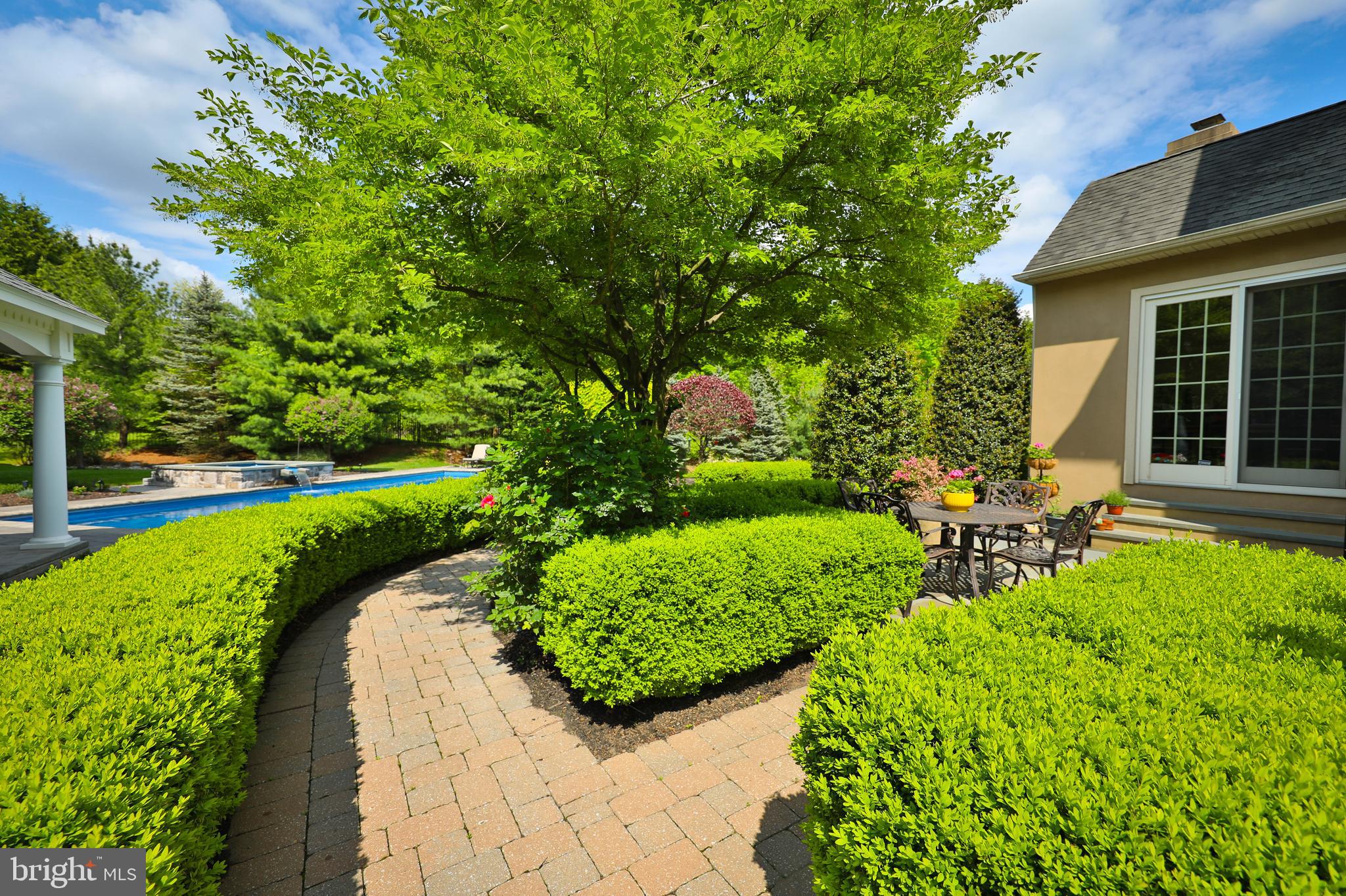 1733 School House Ln