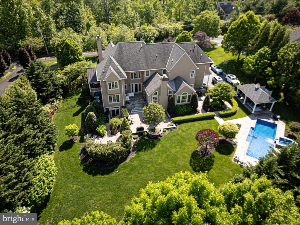 1733 School House Ln
