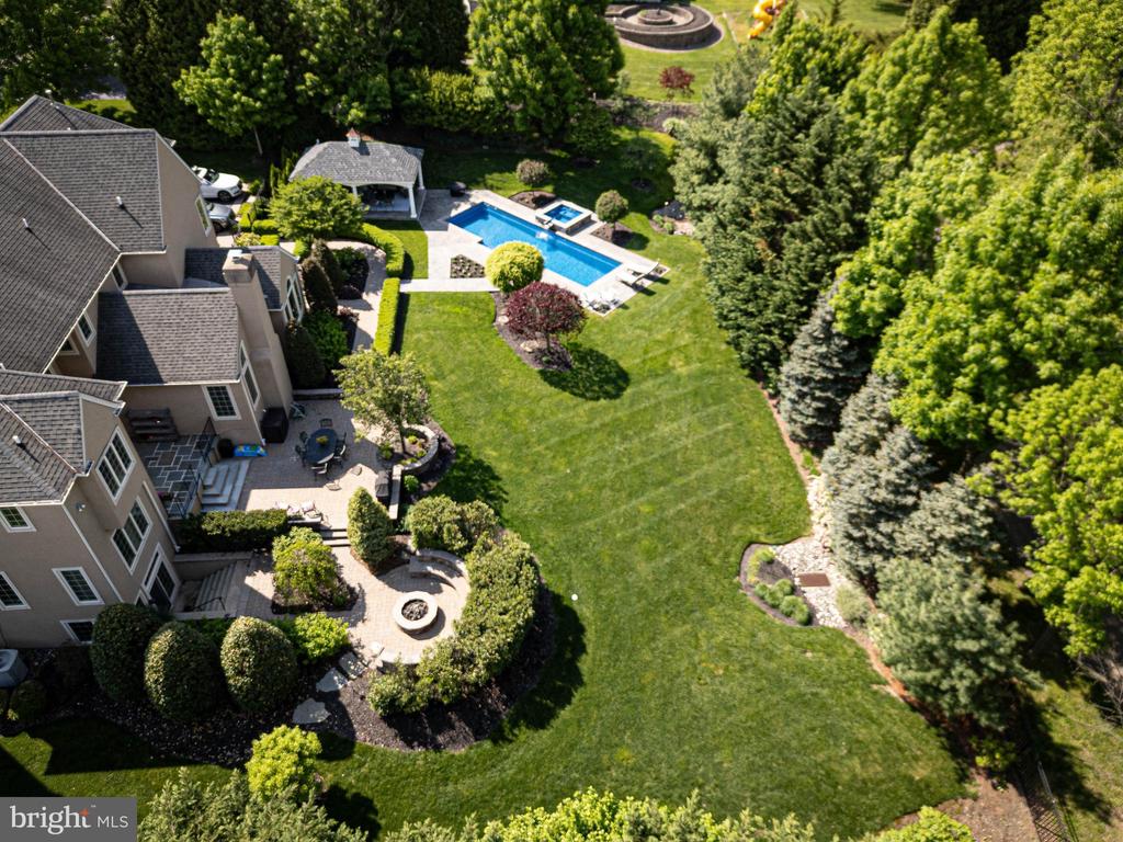 1733 School House Ln