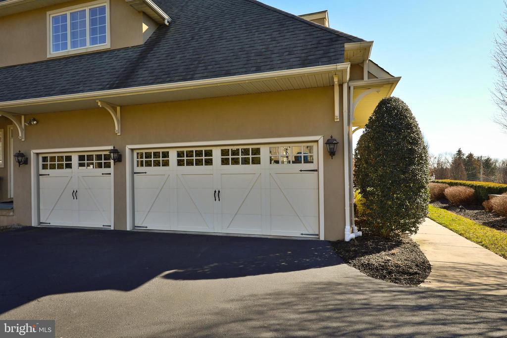 1733 School House Ln
