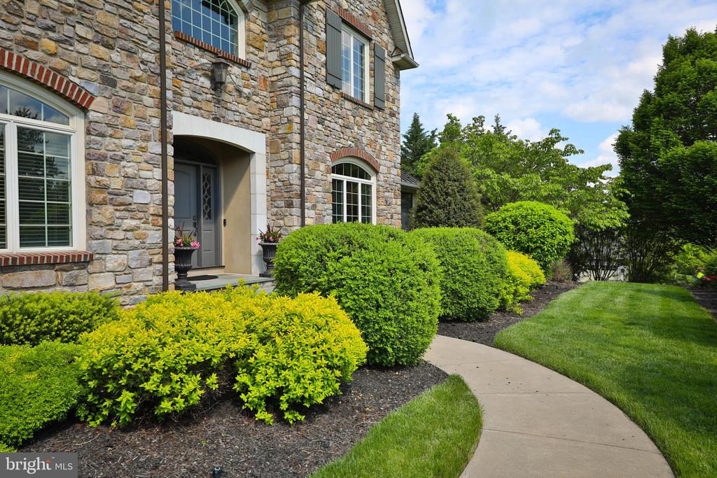 1733 School House Ln