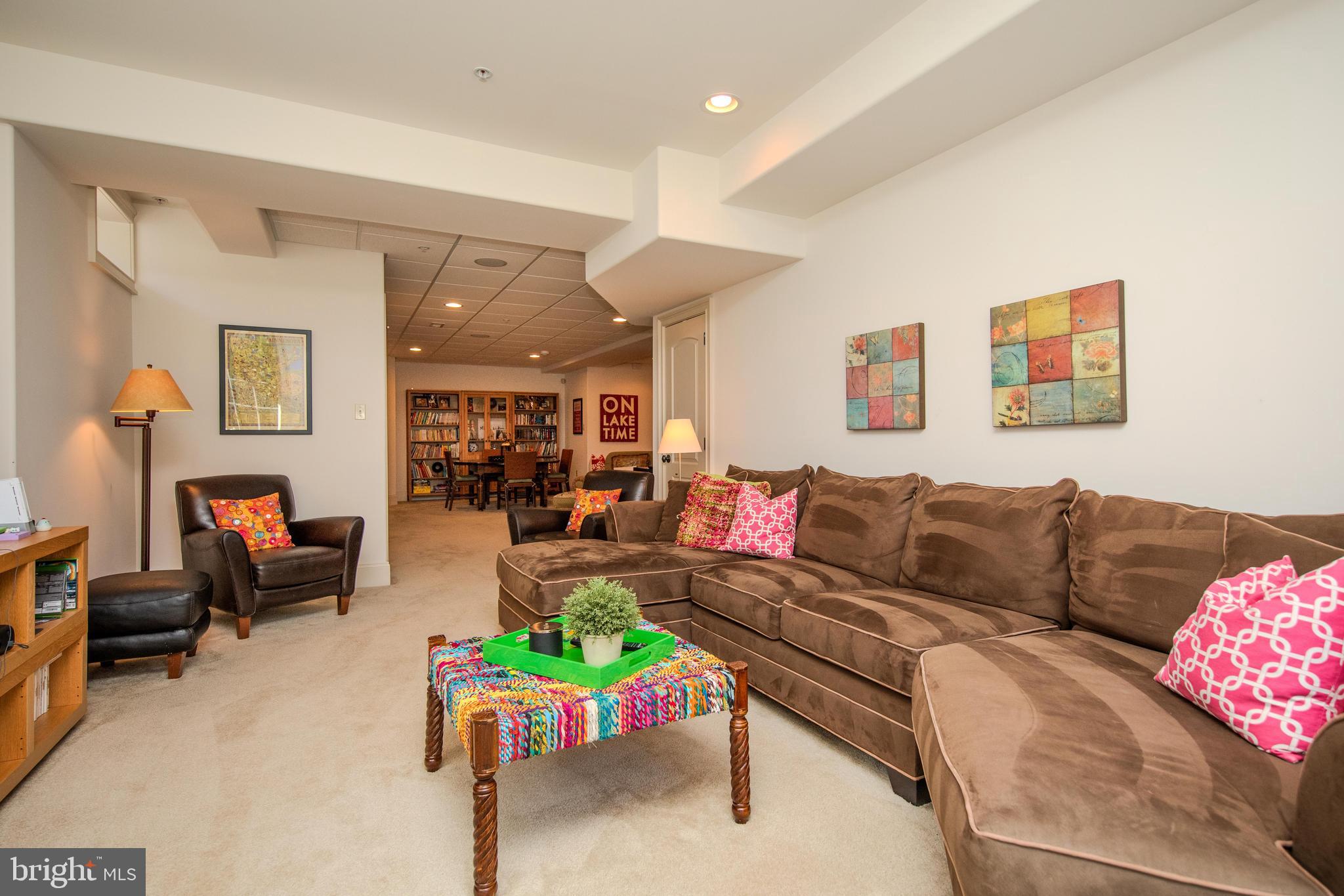 1733 School House Ln