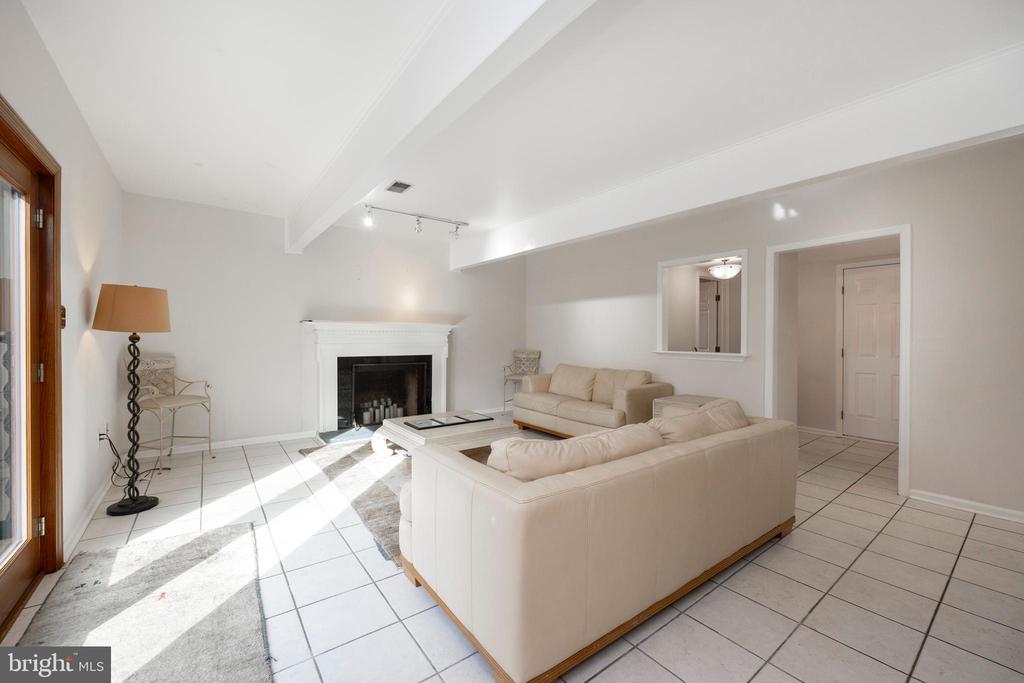 1334 Cernan Ln