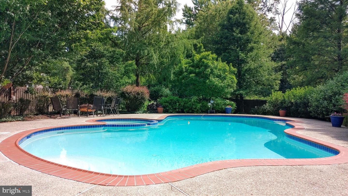 1318 E Meetinghouse Rd