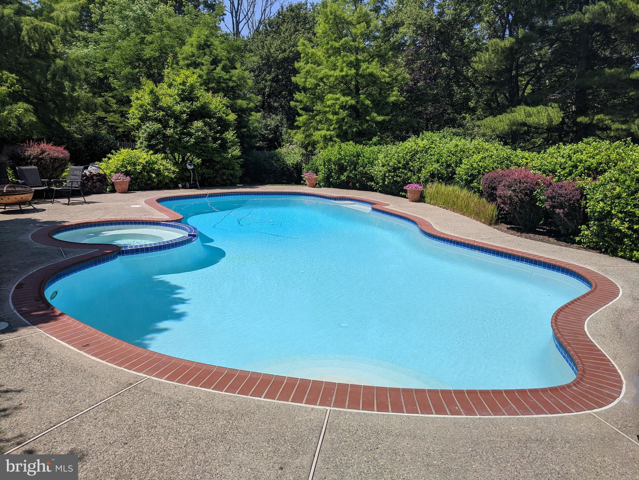 1318 E Meetinghouse Rd