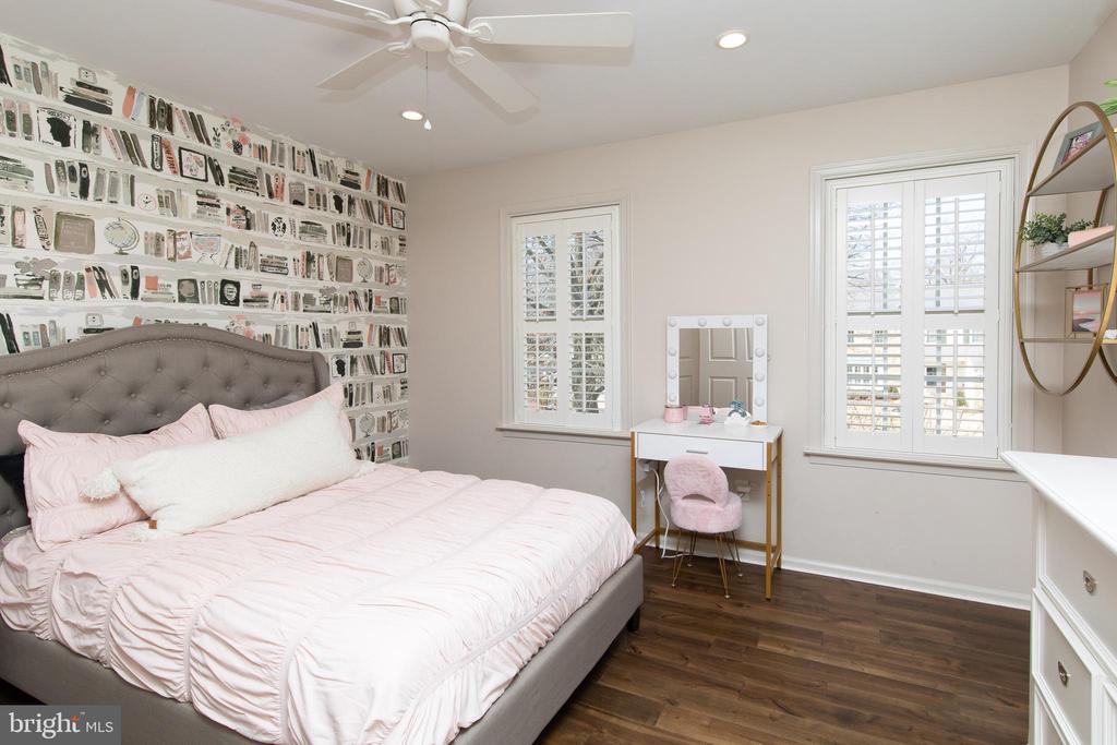205 Scarlet Dr