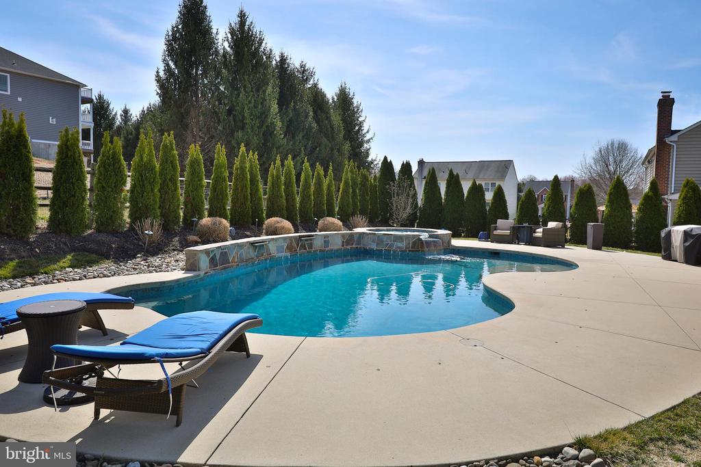 205 Scarlet Dr