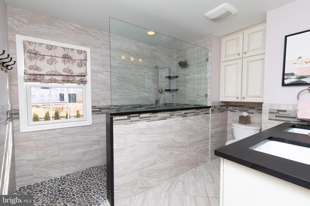 205 Scarlet Dr