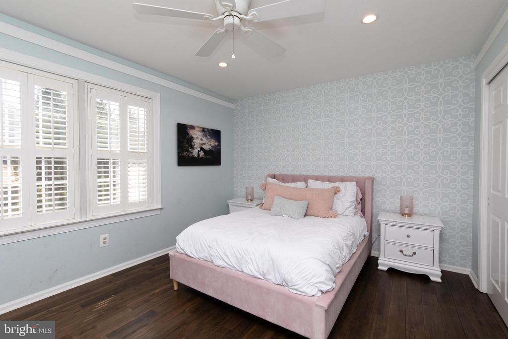 205 Scarlet Dr