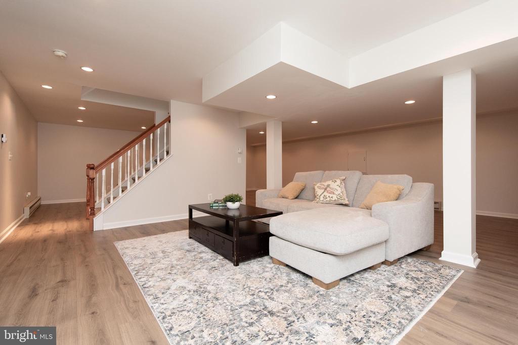 205 Scarlet Dr