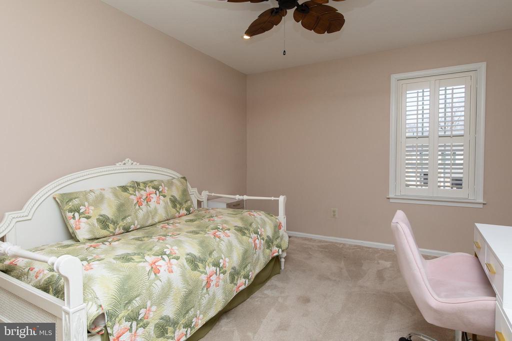205 Scarlet Dr