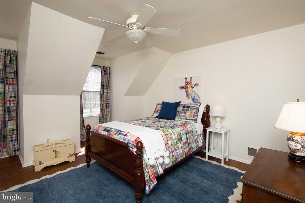 924 Sturgis Ln