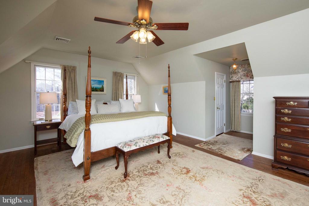 924 Sturgis Ln