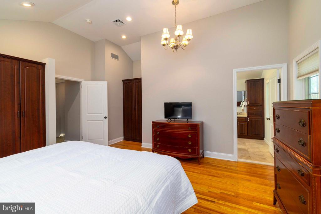 518 Enfield Rd