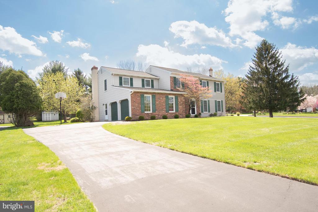 623 Gage Ln