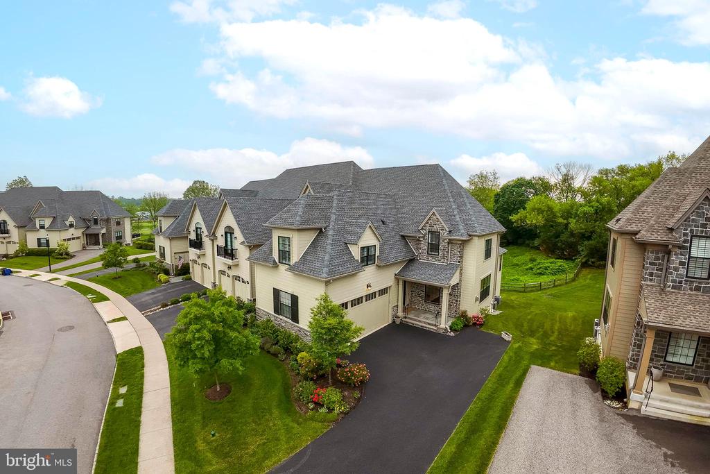 6098 CREEKSIDE DR