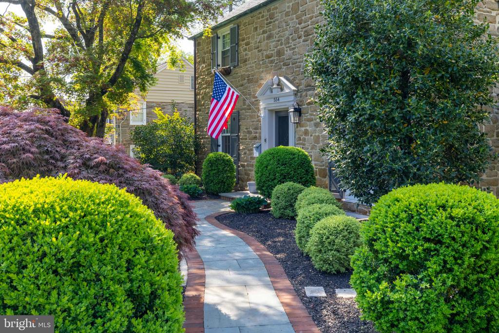 554 Twickenham Rd