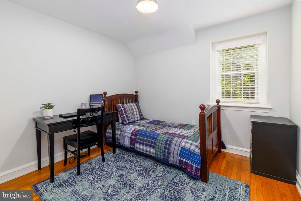 554 Twickenham Rd