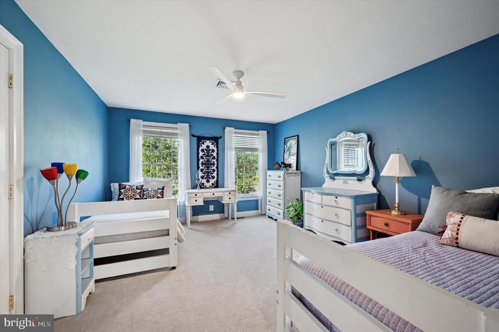 1161 WEDGE WAY