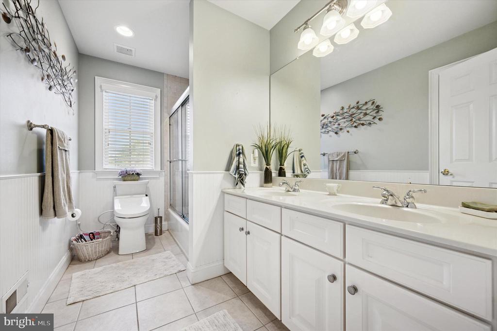 1161 WEDGE WAY