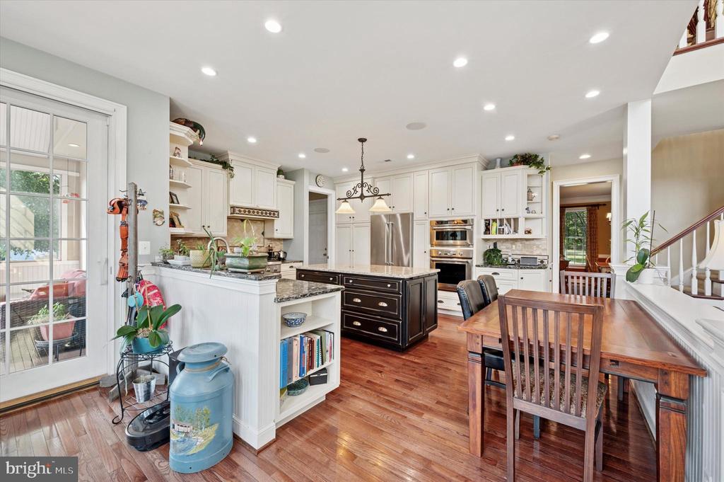 1161 WEDGE WAY