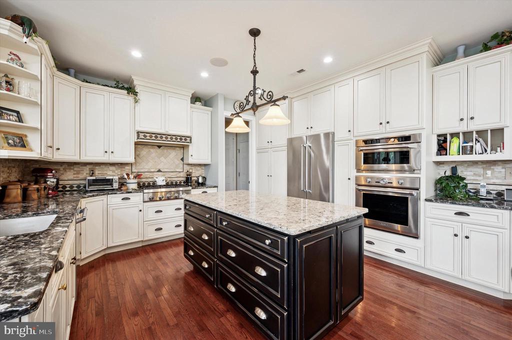 1161 WEDGE WAY
