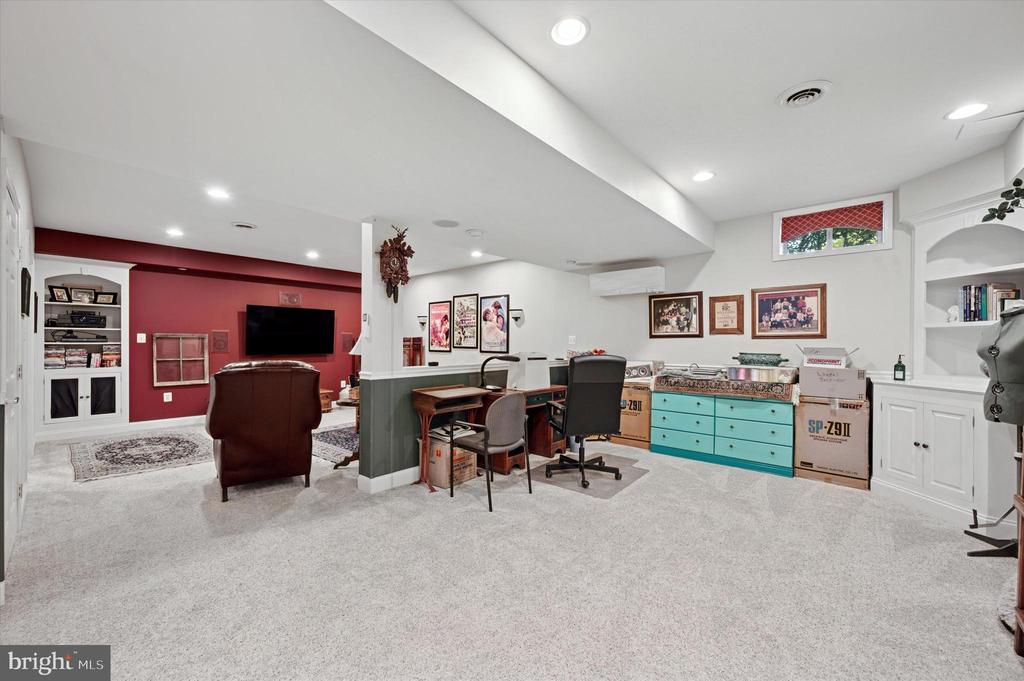 1161 WEDGE WAY