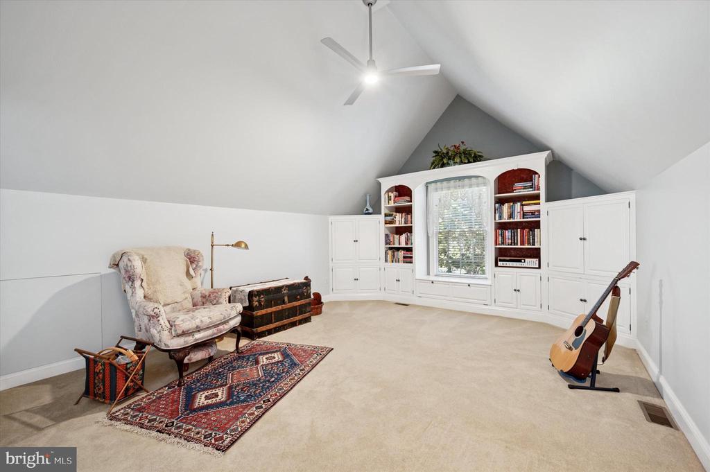 1161 WEDGE WAY