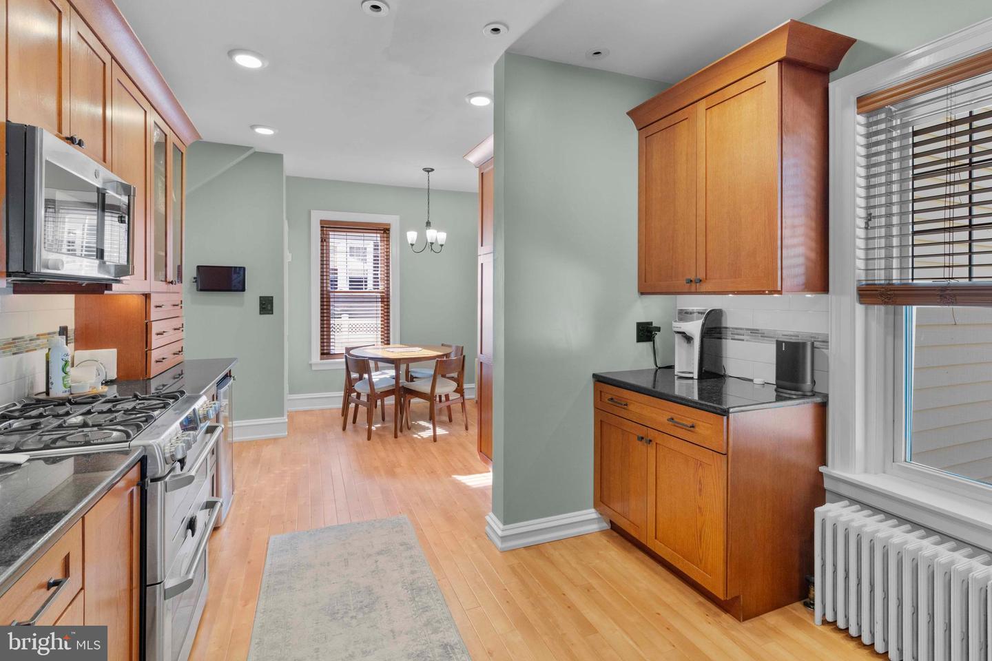 216 S 4th St
