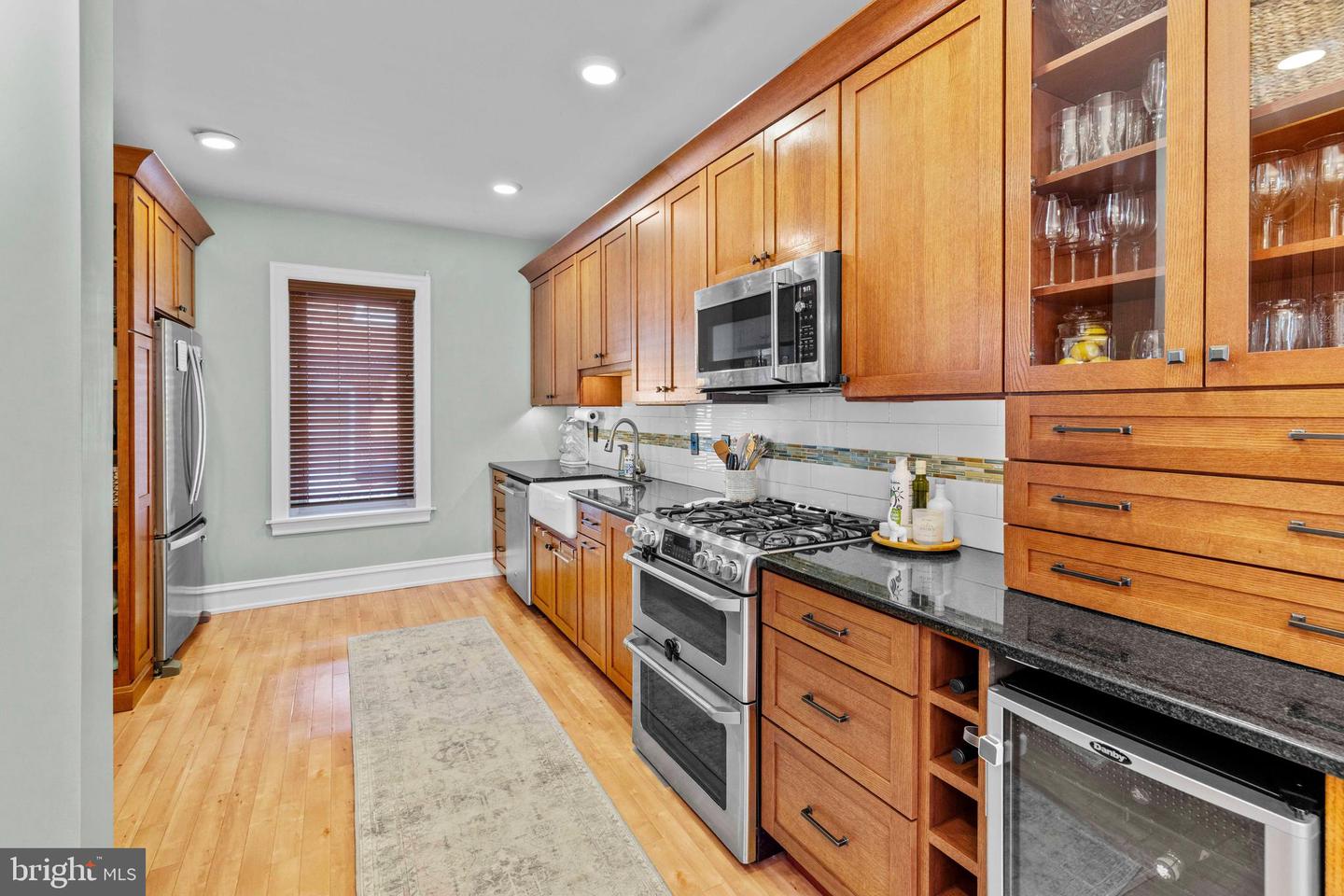 216 S 4th St