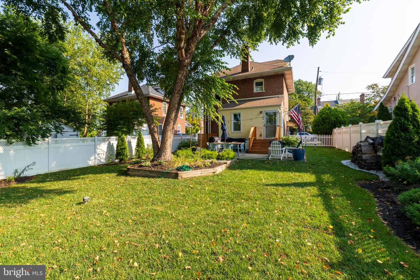 216 S 4th St