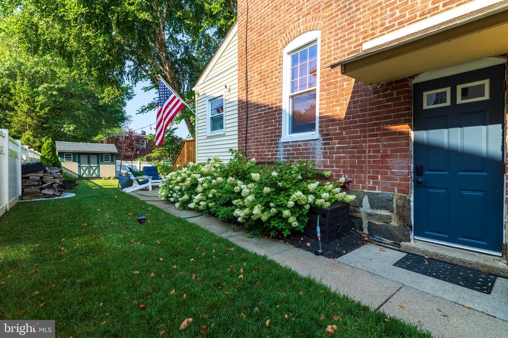 216 S 4th St