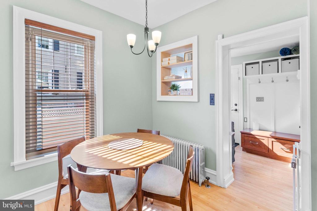 216 S 4th St