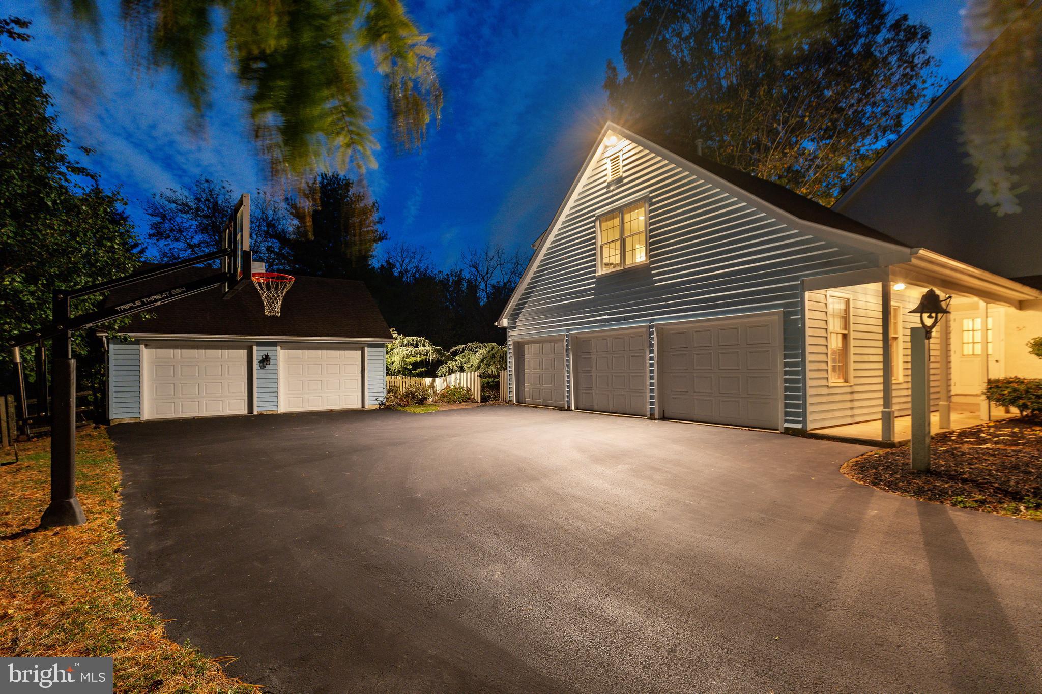 900 GLADESTRY LANE