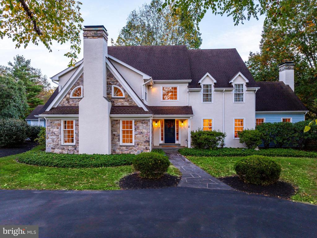900 GLADESTRY LANE