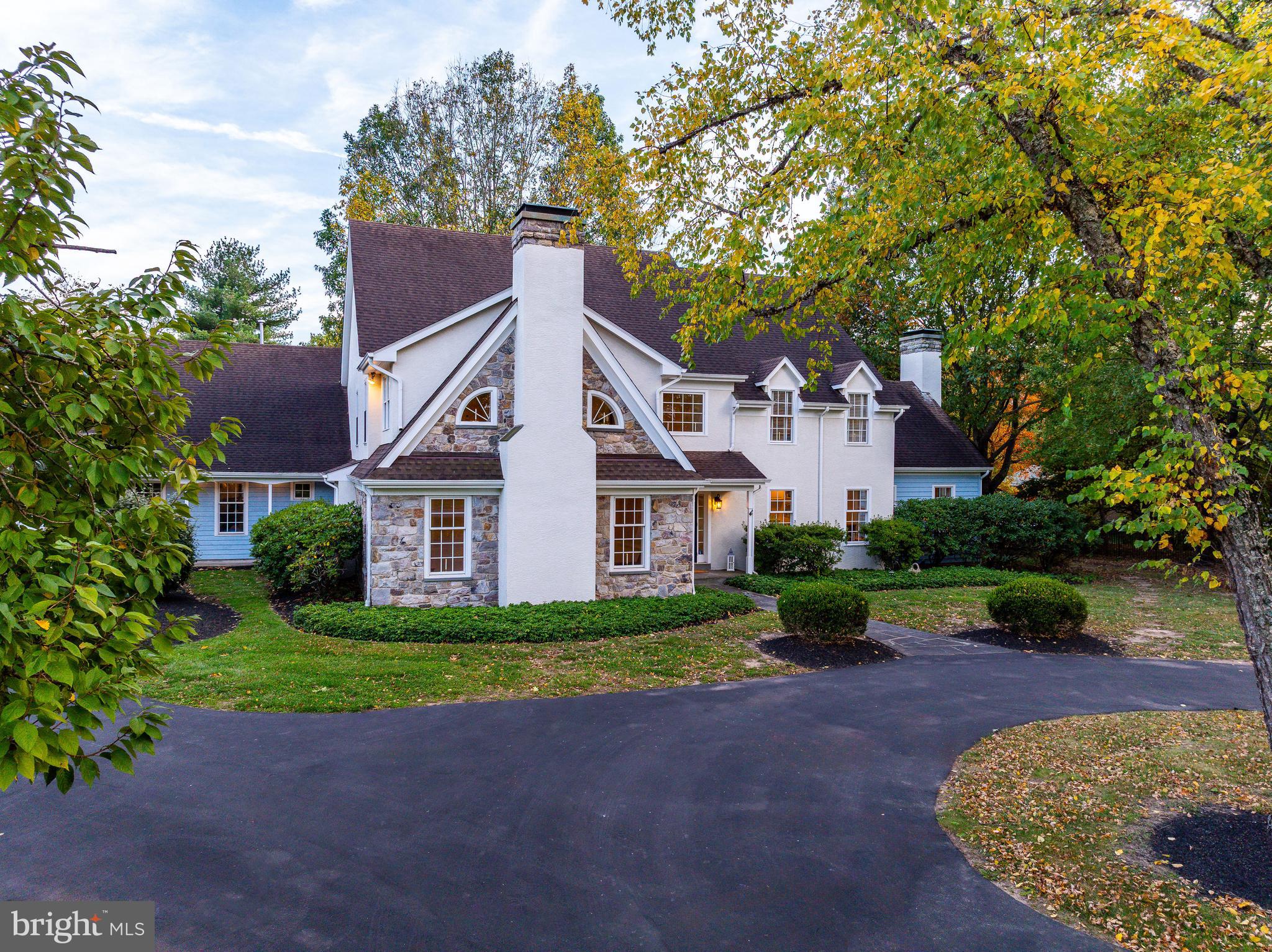 900 GLADESTRY LANE
