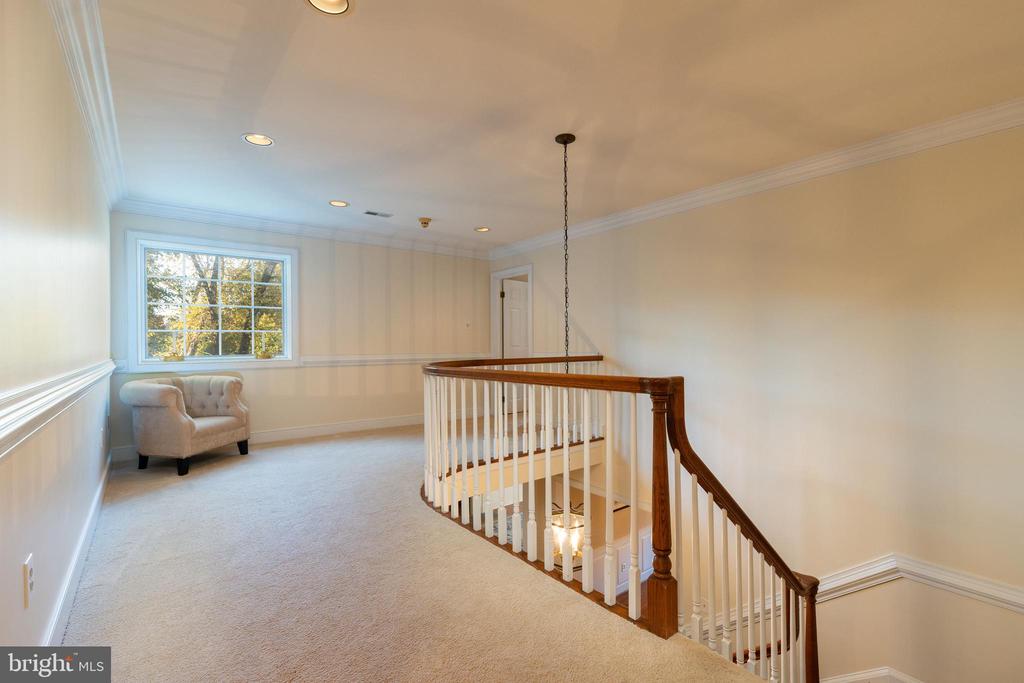 900 GLADESTRY LANE