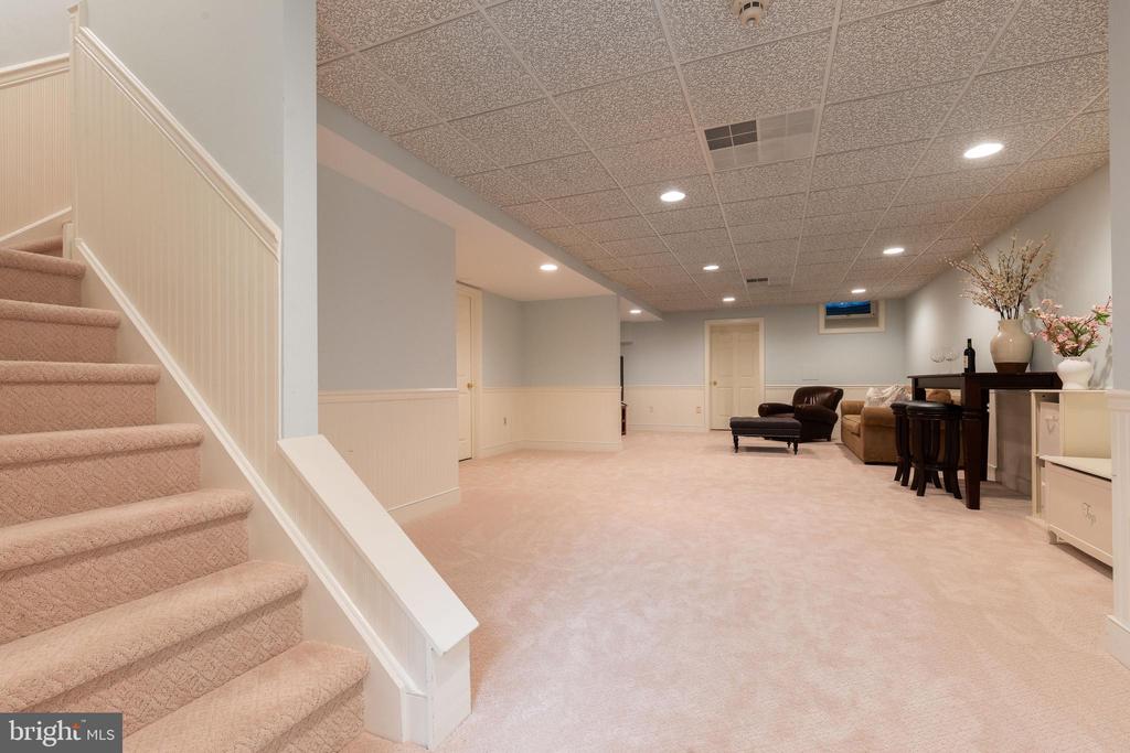 900 GLADESTRY LANE