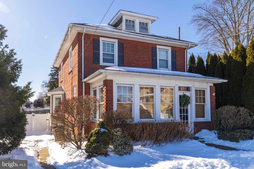 15 E 11TH AVENUE